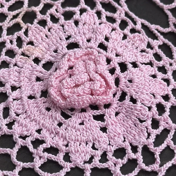 💕💕💕Beautiful pink embroidered doilies set of three Handmade - Picture 3 of 7